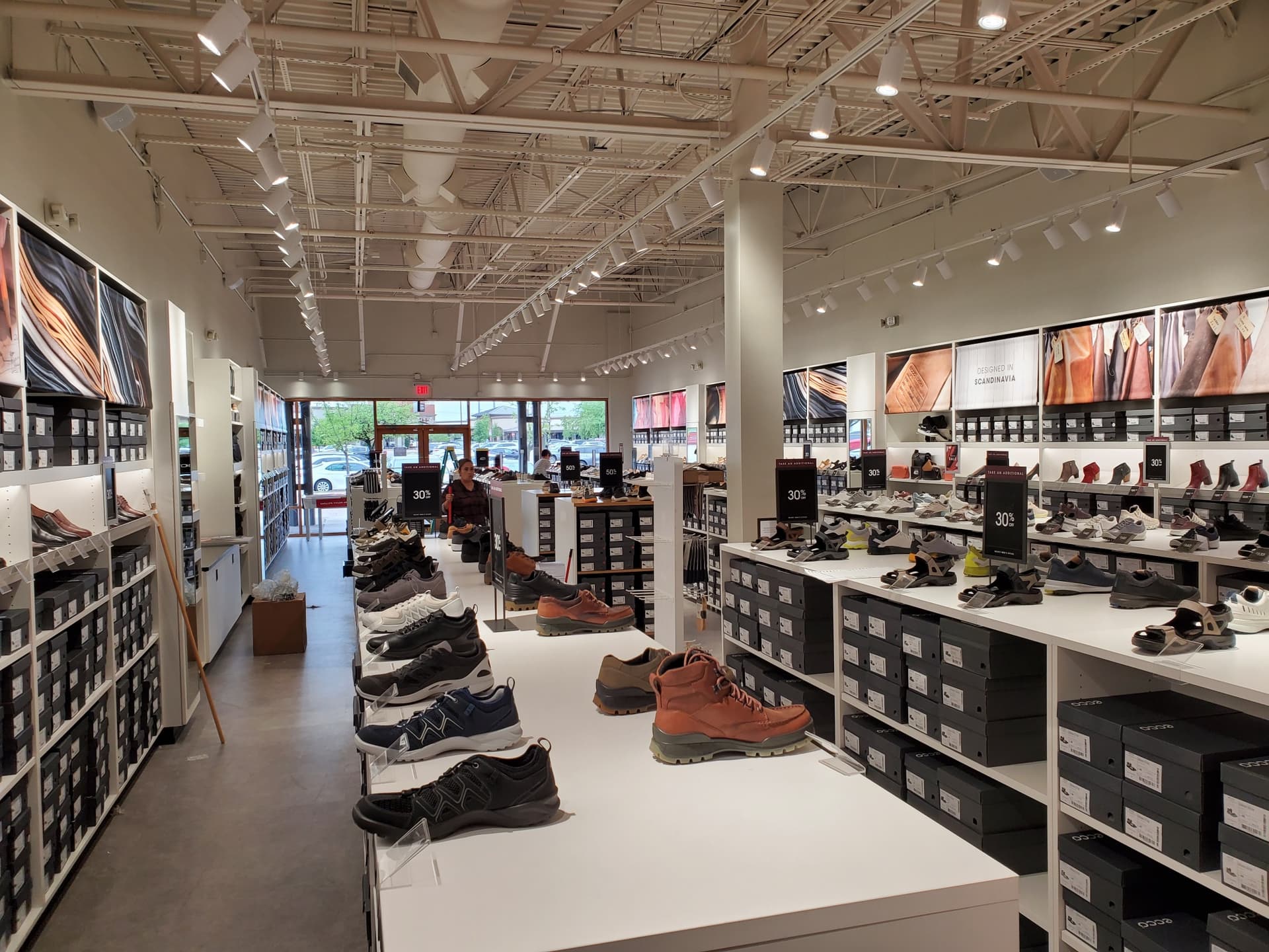 Completed ECCO retail build-out in Allen, Texas